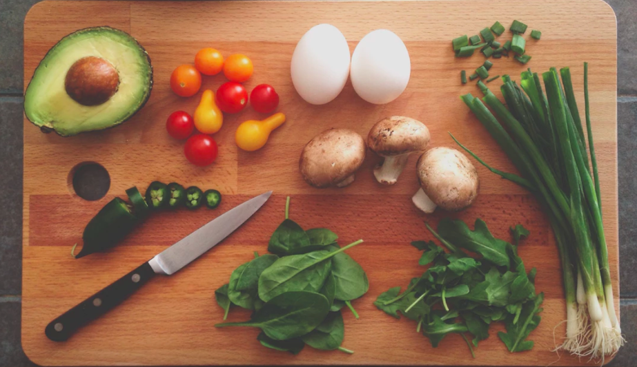 What Foods & Fats to Eat to Lose Weight